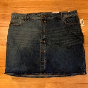 Button fly denim skirt